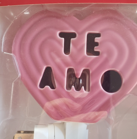 Pink Ceramic Heart "Te Amo" Night Light - Picture 2 of 5